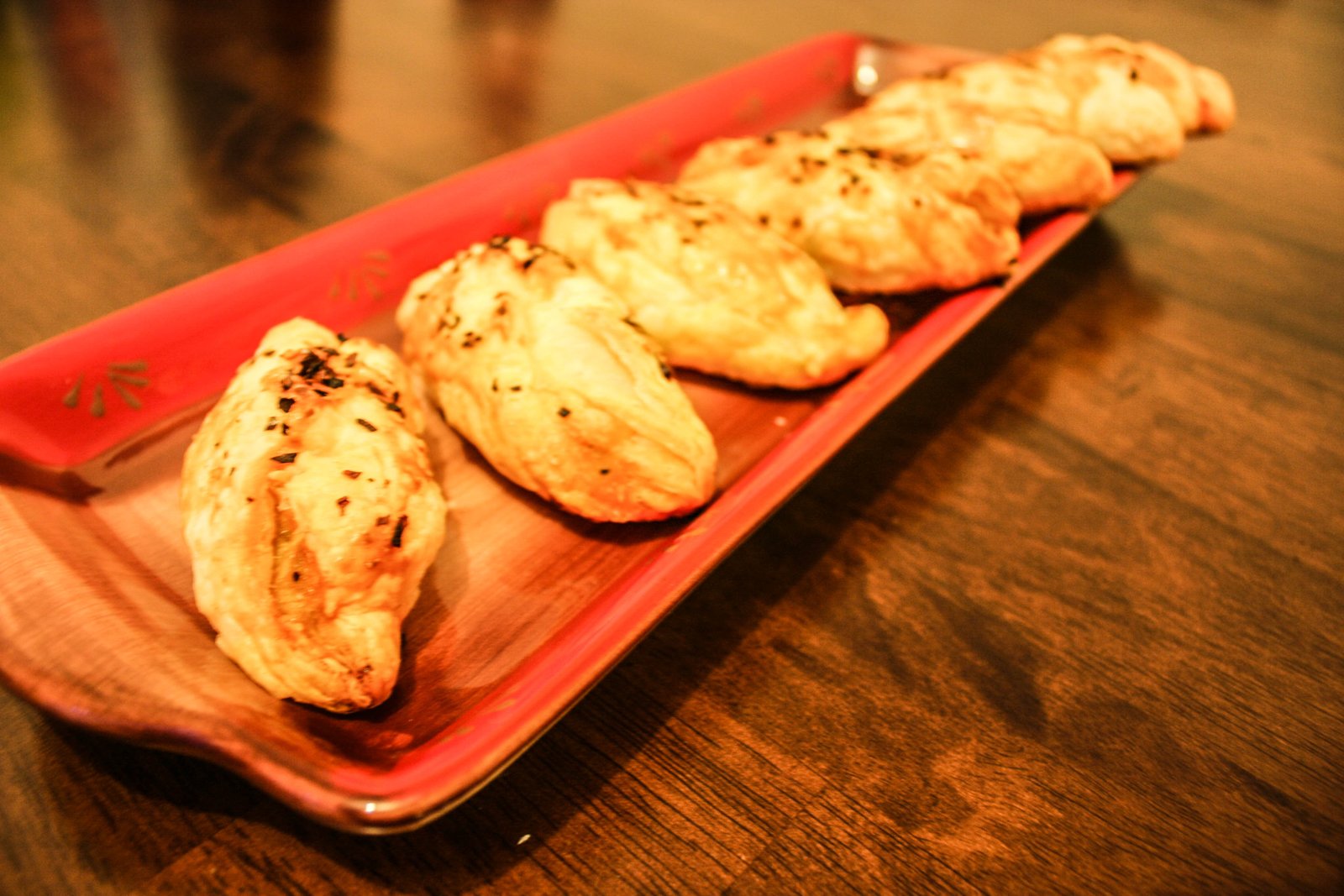 Empanadas z chorizo i cebulą