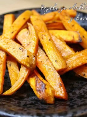 Frytki ze słodkich ziemniaków z harissą