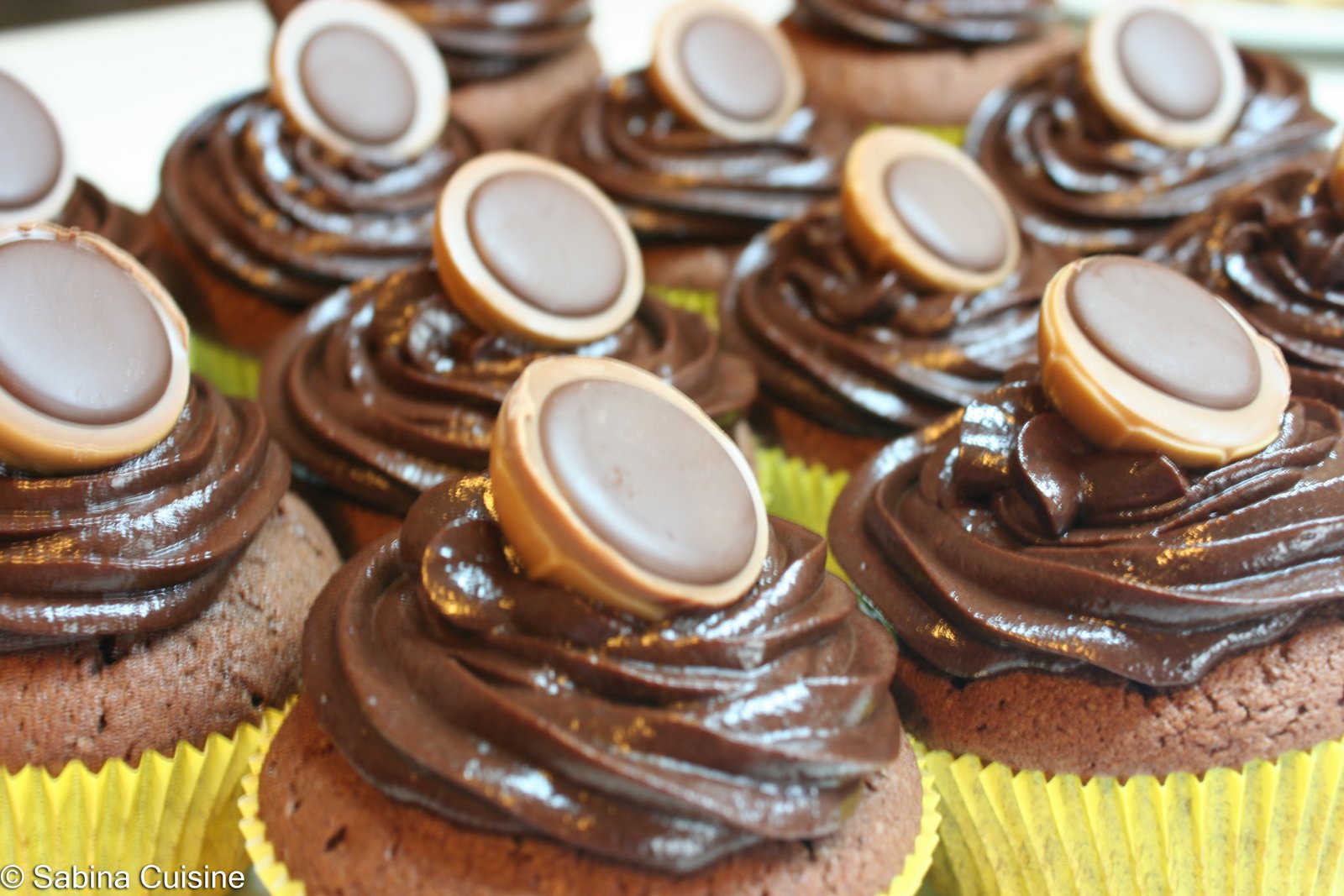 chocolate-toffifee-cupcakes-1