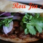 Gâteau aux prunes avec crumble à la cannelle